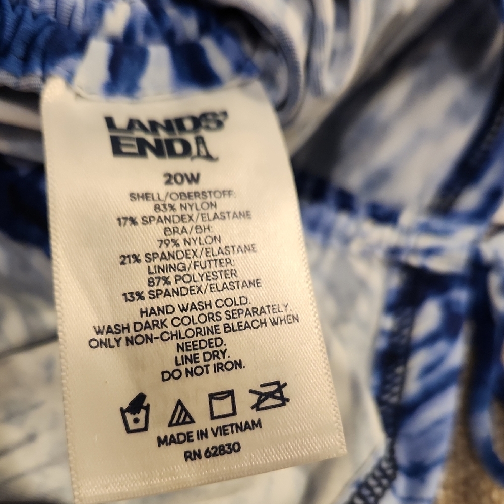 Lands' End Blue and White Tie-Dye Tank Top. ALL CLOTHING 4 FOR $15!! - Picture 3 of 8